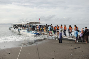 Berangkat dari Bali dengan kapal