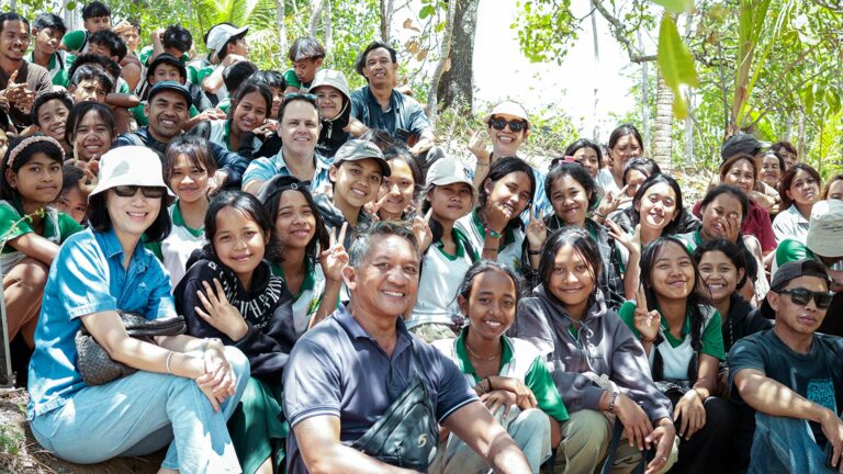 Desa Ban with childrens and East Bali Poverty Project