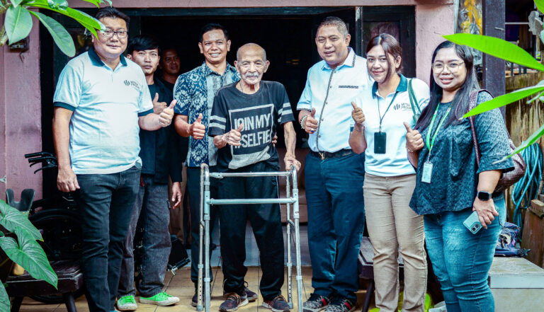 Group photo of Mitra Prodin employees supporting workplace inclusion and accessible employment.